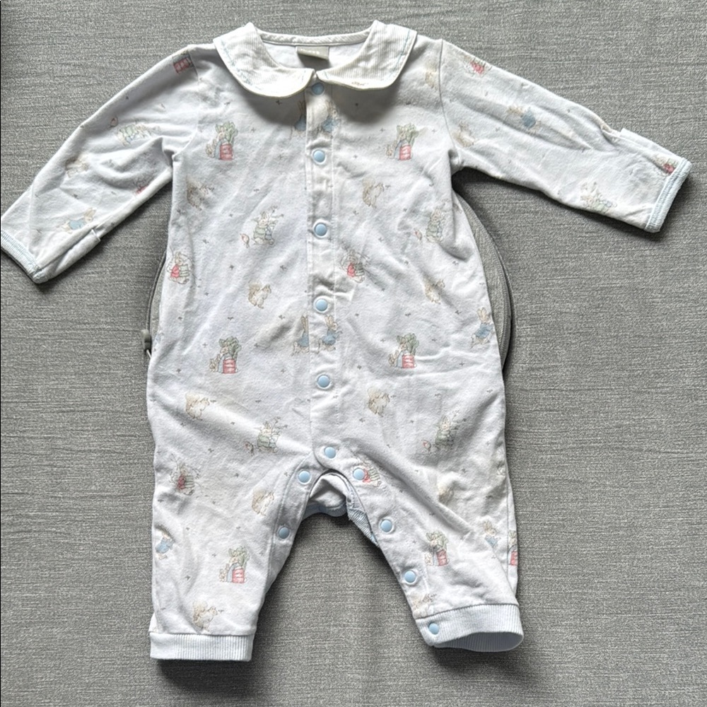Peter Rabbit tm 6month onsie